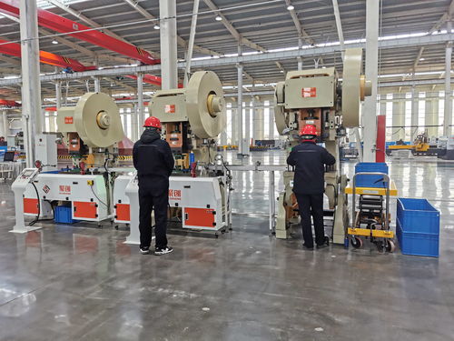 聚焦棗莊市 工業(yè)強(qiáng)市 產(chǎn)業(yè)興市 項(xiàng)目建設(shè)現(xiàn)場推進(jìn)會(huì) 臺(tái)兒莊區(qū)盛世機(jī)械建材裝備智能制造項(xiàng)目,在國內(nèi)石膏粉生產(chǎn)線裝備領(lǐng)域綜合排名第一