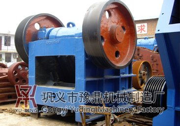 鄂式破碎機設(shè)備引進國外先進設(shè)備.產(chǎn)品暢銷. 鞏義市豫鼎機械制造廠 烘干設(shè)備,選礦設(shè)備,破碎